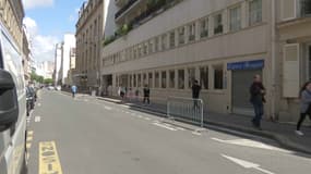 Seules deux barrières marquent encore l'emplacement du domicile d'Emmanuel Macron.