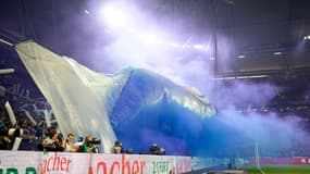 Des supporters dans les tribunes.
