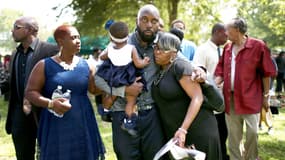 Les parents de Michael Brown lors des funérailles de leur fils, lundi, à Saint-Louis.