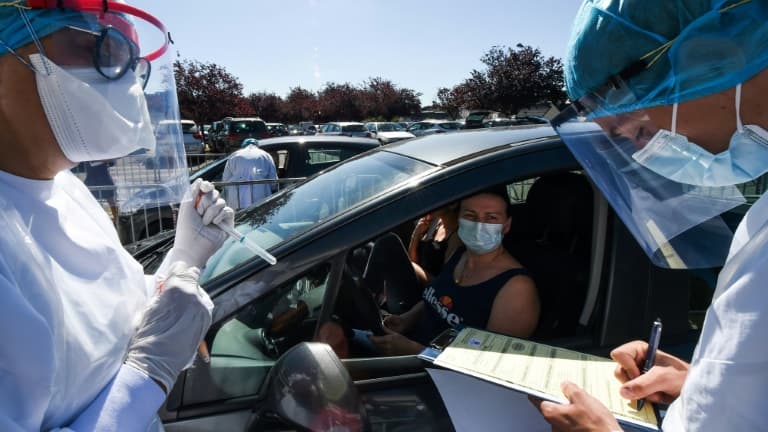 Drive test du coronavirus à Laval le 9 juillet 2020