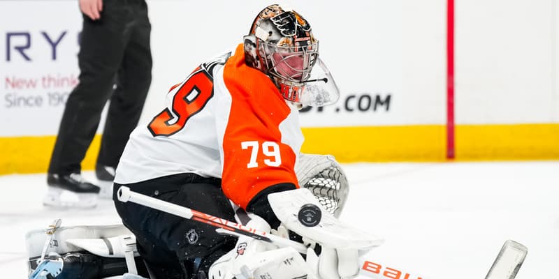Carter Hart, gardien des Philadelphia Flyers, le 12 octobre 2023