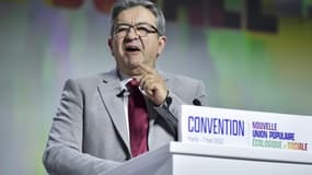 L'Insoumis Jean-Luc Mélenchon s'exprime lors de la première convention de la "Nouvelle union populaire écologique et sociale" (Nupes) à Aubervilliers