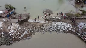 Photo aérienne des dégâts provoqués par le cyclone Amphan à Burigoâlini (Bangladesh), le 21 mai 2020
