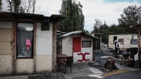 À Stains, environ 1 300 à 1 500 personnes, en majorité Roms, vivent dans ce bidonville en banlieue parisienne. 