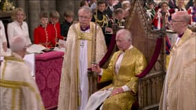 Le roi Charles III dans l'abbaye de Westminster (Londres, Royaume-Uni), à l'occasion de la cérémonie de couronnement, le 6 mai 2023.