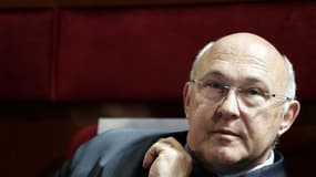 Michel Sapin, le ministre du Travail a prévenu mardi sur RTL que la dégradation de l'emploi serait durable, après l'annonce d'une nette hausse du nombre de demandeurs d'emploi en juillet. /Photo prise le 9 juillet 2012/REUTERS/Kenzo Tribouillard/Pool