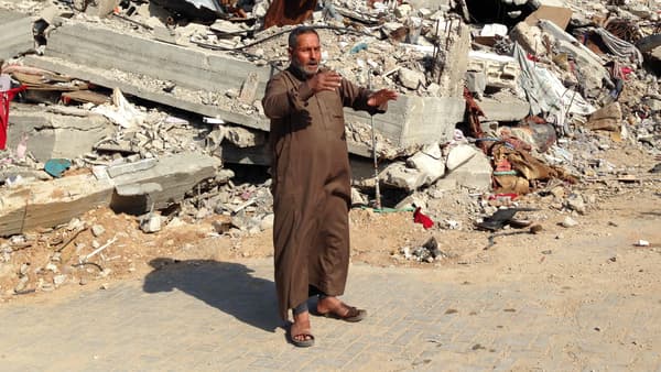 Mahmoud devant les décombres de sa maison