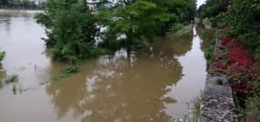Crue de la Seine : Chatou sous les eaux - Témoins BFMTV