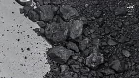 Image de l'échantillon récolté par la Nasa sur l'astéroïde Bennu diffusée le 11 octobre 2023