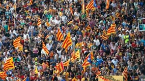 Des centaines de milliers de Catalans sont descendus mardi dans les rues de Barcelone pour défendre une autonomie accrue face au gouvernement central, accusé de profiter de la prospérité économique de la région alors que l'Espagne est dans son ensemble pl