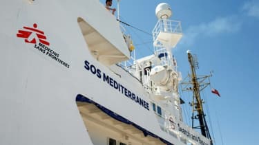 L'Aquarius affrété par les ONG françaises Médecins sans frontières (MSF) et SOS-Méditerranée pour chercher des migrants en mer, dans le port de Valence le 20 juin 2018