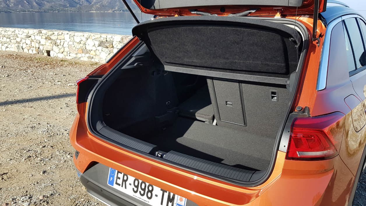 Le coffre offre des capacités variables jusqu'à 445 litres ici sur une version sans la transmission intégrale. Le coffre offre des capacités variables jusqu'à 445 litres ici sur une version sans la transmission intégrale.