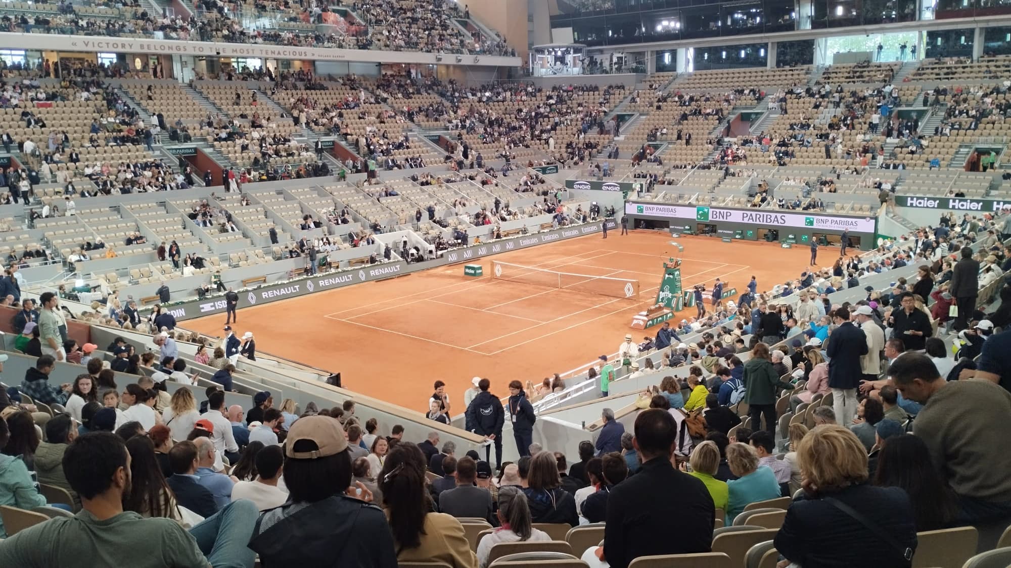 Le Central de Roland-Garros avant la première demi-finale du tableau féminin, 5 juin 2025 Le Central de Roland-Garros avant la première demi-finale du tableau féminin, 5 juin 2025
