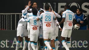 Les joueurs de l'OM fêtent leur but à l'Allianz Riviera, 21 novembre 2025