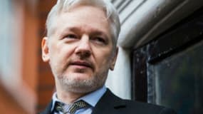 Le fondateur de WikiLeaks Julian Assange au balcon de l'ambassade d'Equateur le 5 février 2016 à Londres - Jack Taylor, AFP/Archives