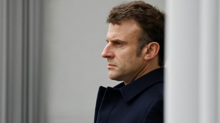 Le président Emmanuel Macron assiste à une cérémonie le 31 mars 2023 sur la base du GIGN à Versailles-Satory (Yvelines)