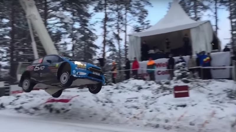 Un bond de 45 mètres, un record établi par le norvégien Eyvind Brynildsen au Rallye de Suède WRC 2.