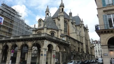 L’un des murs du temple situé au 1, rue de l’Oratoire dans le 1er arrondissement de Paris a été dégradé