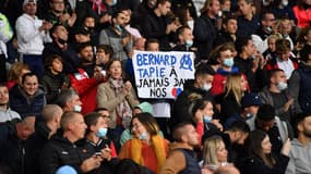 Un hommage à Bernard Tapie pendant Lille-OM