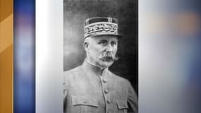 Une carte postale montrant le maréchal Pétain en 1914.