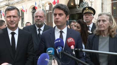 Le Premier ministre Gabriel Attal devant la mairie de Valence (Drôme) pour présenter le plan du gouvernement contre la violence des mineurs
