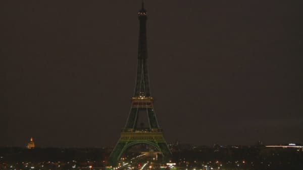 La Tour Eiffel, devenue verte pour la Cop21. 