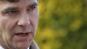 Arnaud Montebourg, "arbitre" du second tour de la primaire socialiste, réserve son choix entre François Hollande et Martine Aubry en fonction des engagements qu'ils prendront et n'est pas sûr de donner une consigne de vote. Le député a souligné qu'il alla