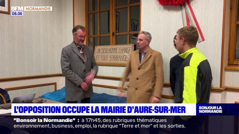 Aure-sur-Mer: l'opposition occupe la mairie de Sainte-Honorine-des-Pertes pour protester contre le maire