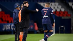 Pochettino avec Mbappé lors de PSG-Nantes, le 14 mars 2021.