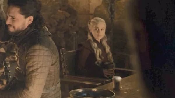 Le gobelet Starbucks dans Game of Thrones