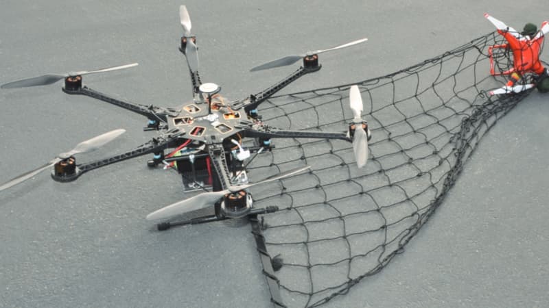 L'essor des drones est en train de faire naître tout un écosystème dédié, dont un drone anti-drone.