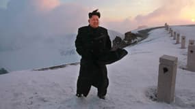Kim Jong-un au sommet enneigé du Mont Paektu, en Corée du Nord.