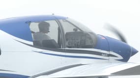Lucas Clérel, adolescent de 16 ans, pilotant un avion au-dessus de l'aéroclub de Caen (Calvados) le jeudi 13 février 2025.