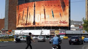 Dans le centre de Téhéran, une affiche présente les missiles balistiques iranien.