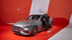 Mercedes a dévoilé ce mardi 23 février la nouvelle génération de sa Classe C, ici au côté de Carsten Ertelt, directeur du design intérieur.