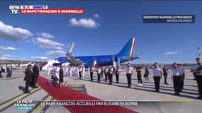 Le pape François accueilli à l'aéroport Marseille Provence avec La Marseillaise