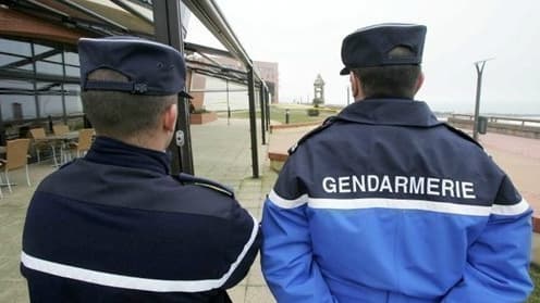 Les gendarmes enquêtent sur la mort d'un père et de son fils, retrouvés pendus dans un bois de la Somme.