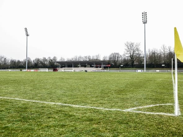 Un terrain de football amateur en France (illustration)
