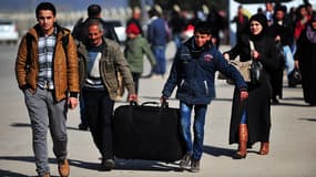 Tous les jours des dizaines de réfugiés syriens affluent vers Kilis, en Turquie