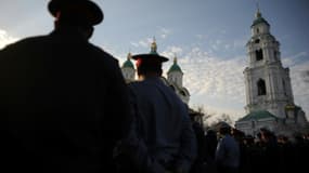 Des policiers rassemblés sur une place à Astrakhan, dans le sud de la Russie, le 14 avril 2012