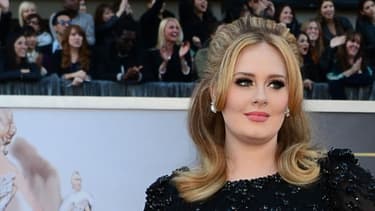 Adele sur le tapis rouge des Oscars en 2013.