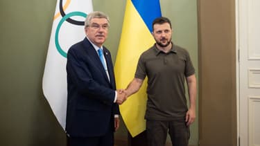 Le président du CIO Thomas Bach et Volodymyr Zelensky en 2022