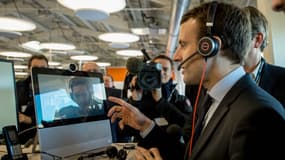 Emmanuel Macron en visite sur le campus OVH, le 15 février 2016.