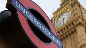 L'entrée du métro londonien devant le Parlement britannique (illustration)