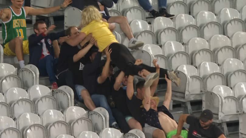 Brice de Nice caché parmi les supporters lillois, le 6 mai 2022