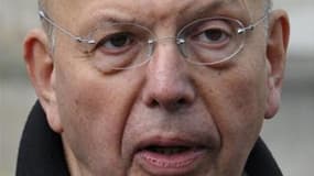 Patrick Buisson, visé indirectement dans l'affaire des sondages commandés par l'Elysée sous la présidence de Nicolas Sarkozy, va déposer une plainte ce mardi devant le procureur de la République pour "prise illégale d'intérêt" contre la ministre de la Jus