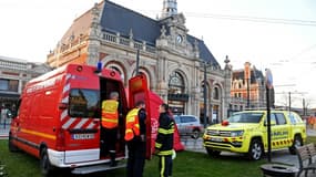 Les secours devant la gare de Valenciennes, le 25 mars 2022