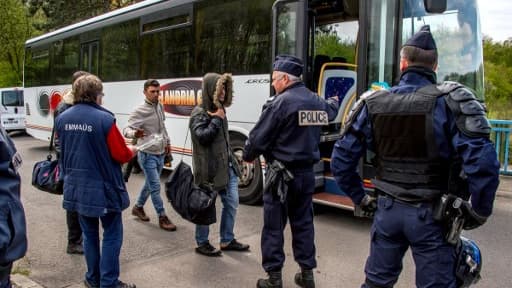 L'évacuation du camp de Grande Synthe, en avril 2017.