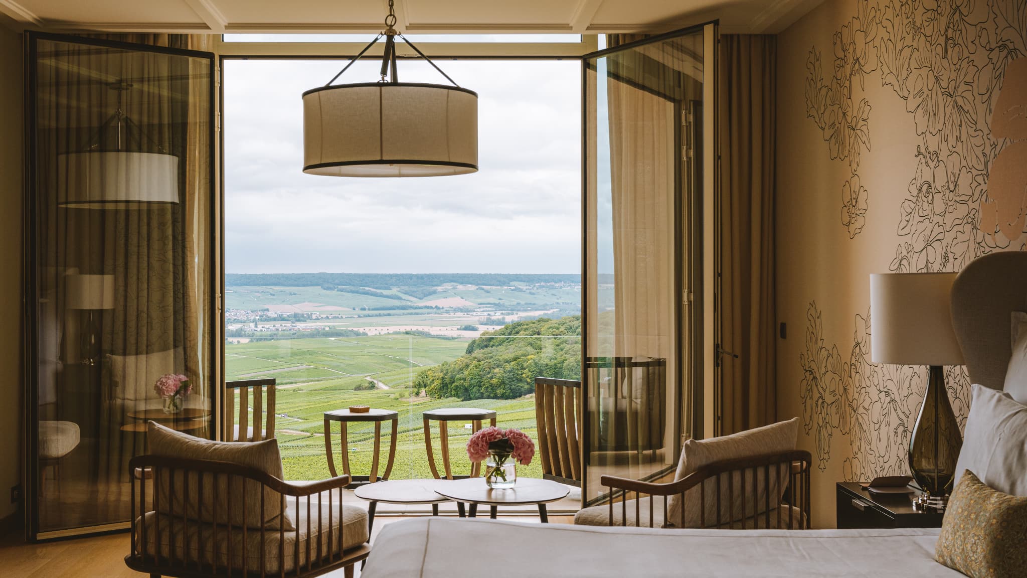 La suite Joséphine du Royal Champagne Hotel et Spa à Champillon, en Champagne.