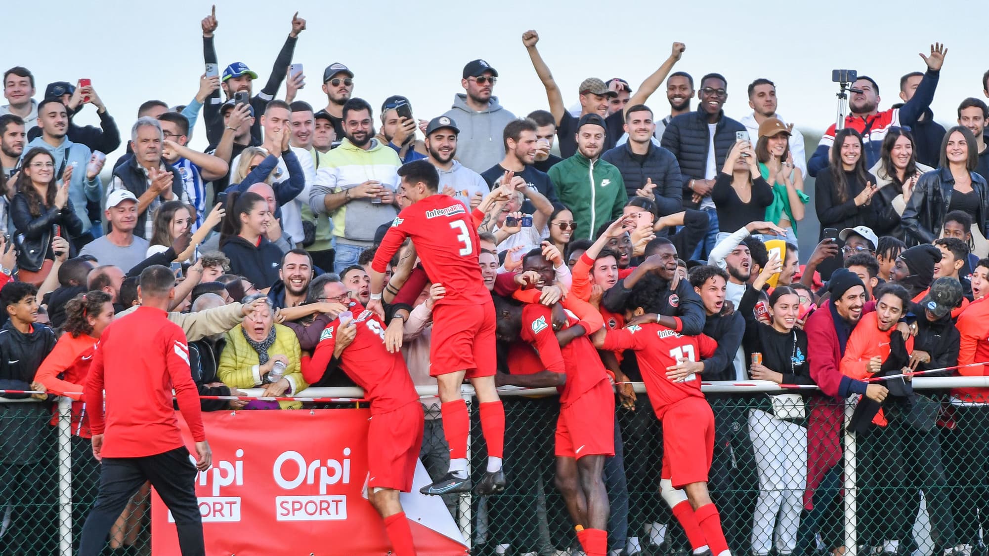La joie des joueurs de Marcoussis-Nozay-Ville du Bois après leur qualification au 8e tour de la Coupe de France. La joie des joueurs de Marcoussis-Nozay-Ville du Bois après leur qualification au 8e tour de la Coupe de France.